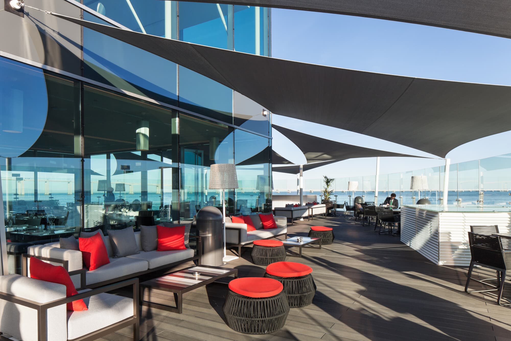 EsDusted RIVER LOUNGE DECK 