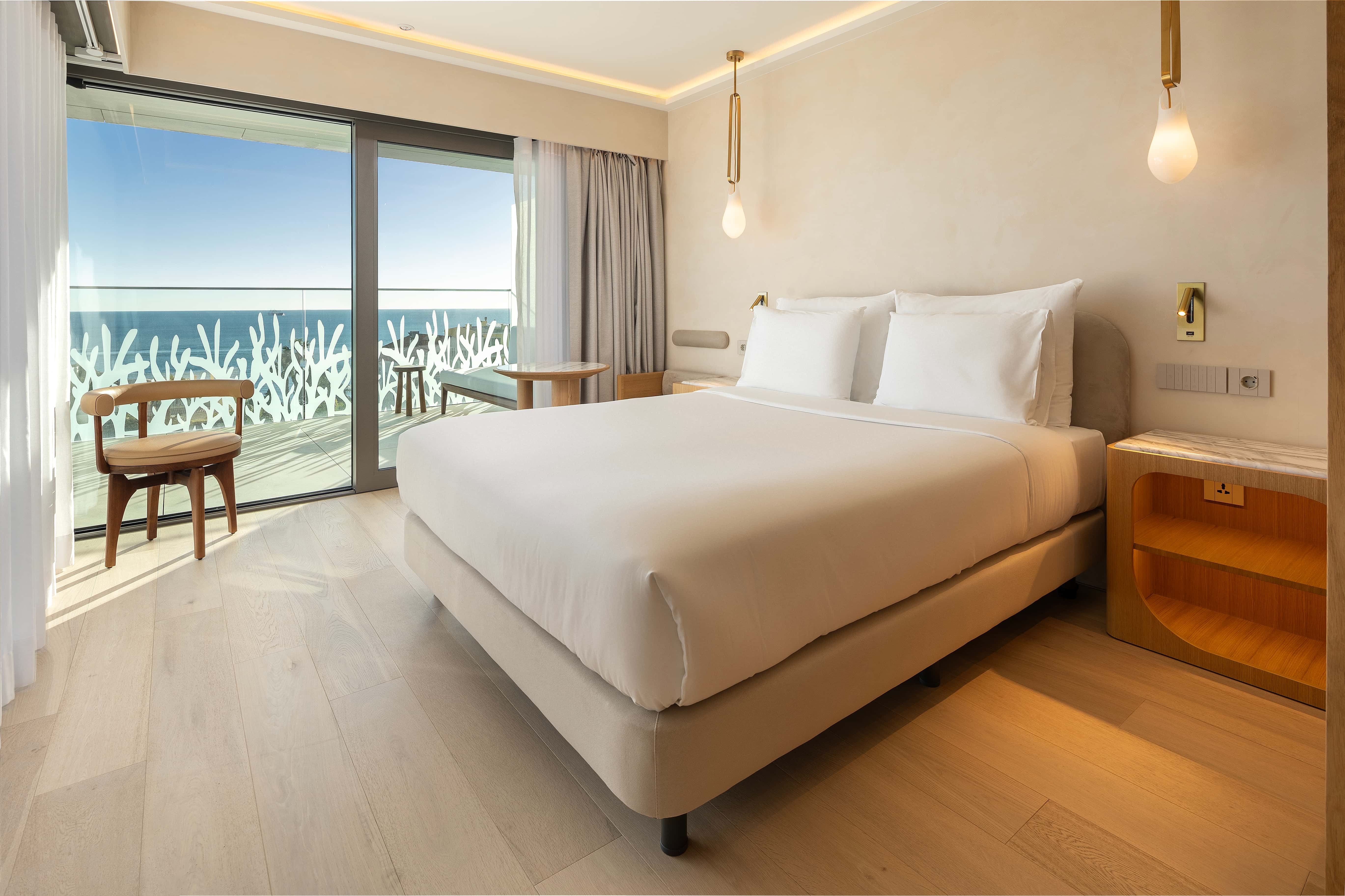 Cool Panoramic View Room