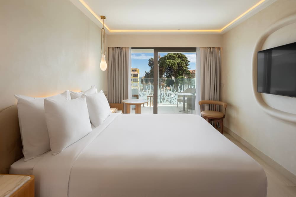 Cool Urban View Room