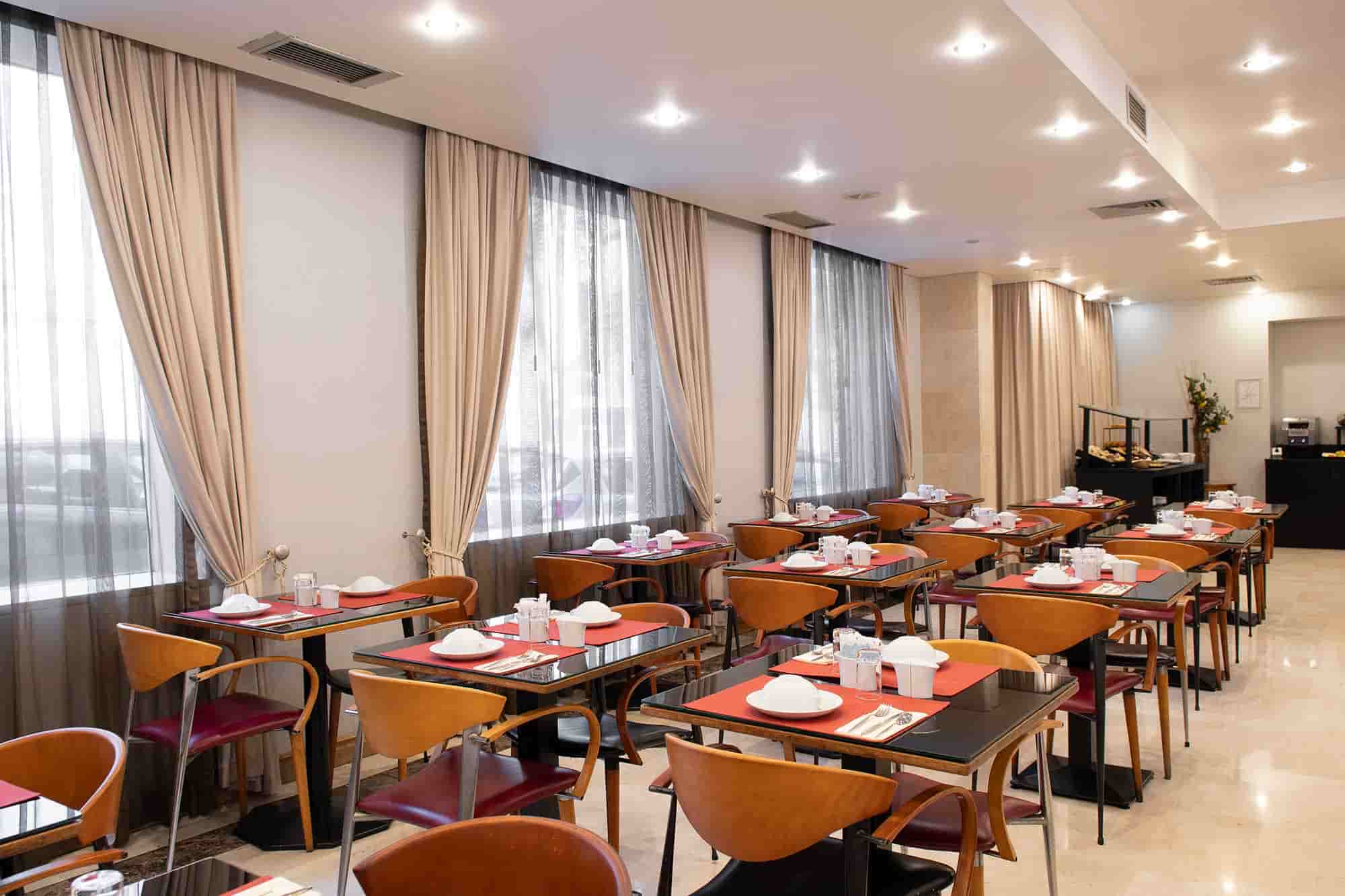 Restaurant and Breakfast Room