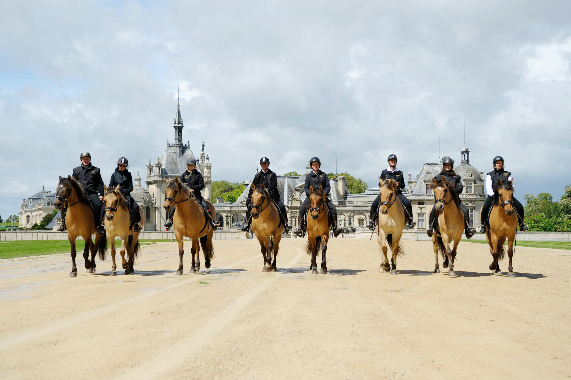 RS18246 Auberge Horseactivities Lpr