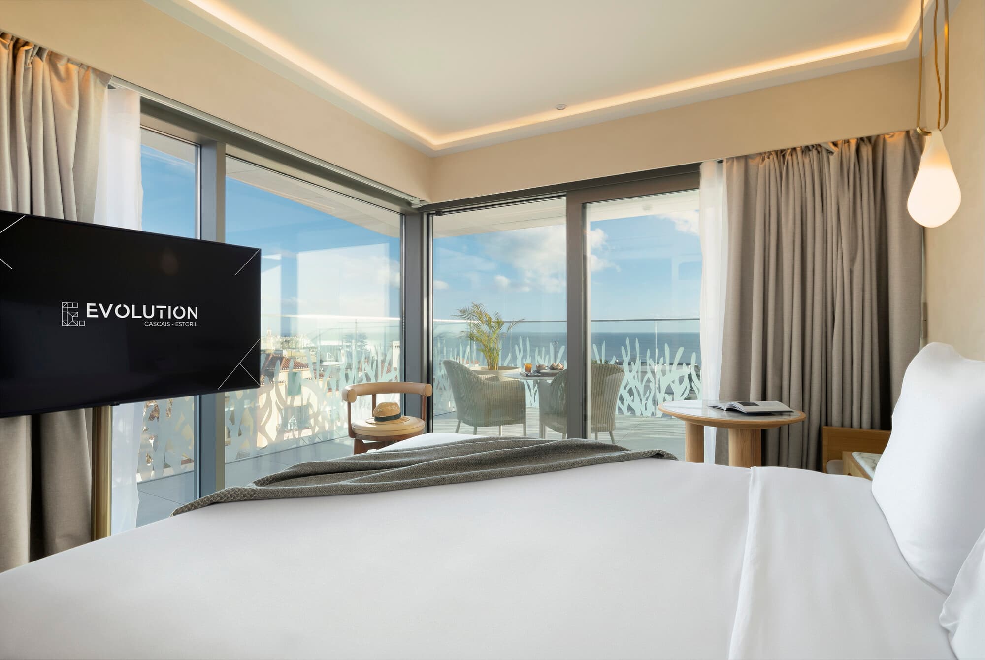 Cool Panoramic View Room