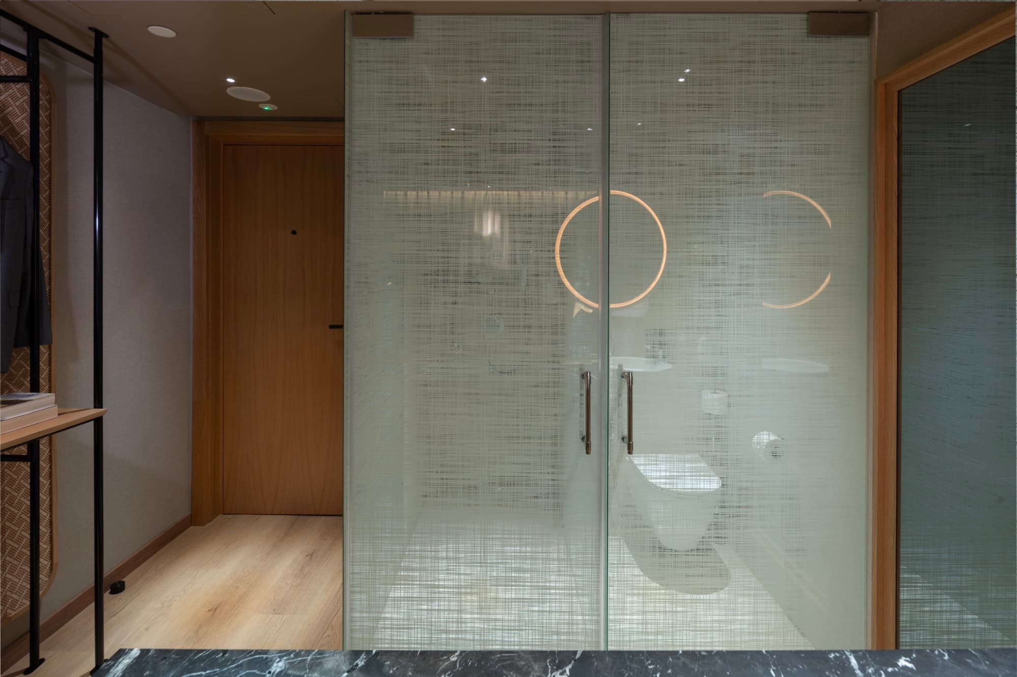 Evolution Valbom Room Wc Portas Fechadas