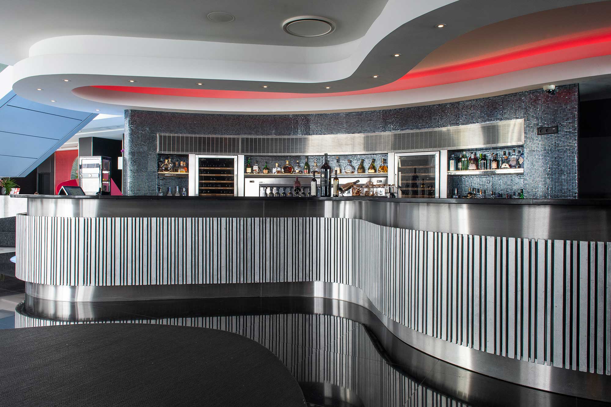 River Lounge Restaurant & Bar