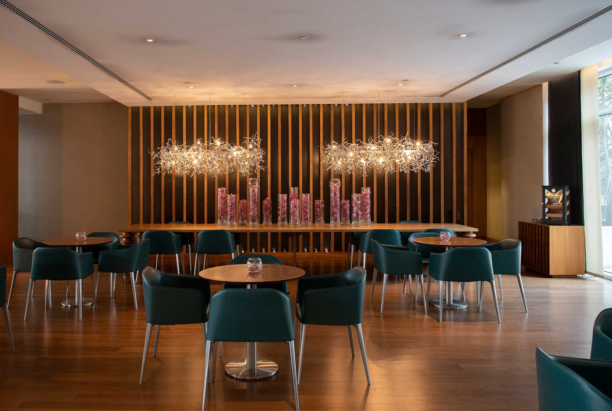 Epic Sana Lisboa Hotel Scale Bar 1