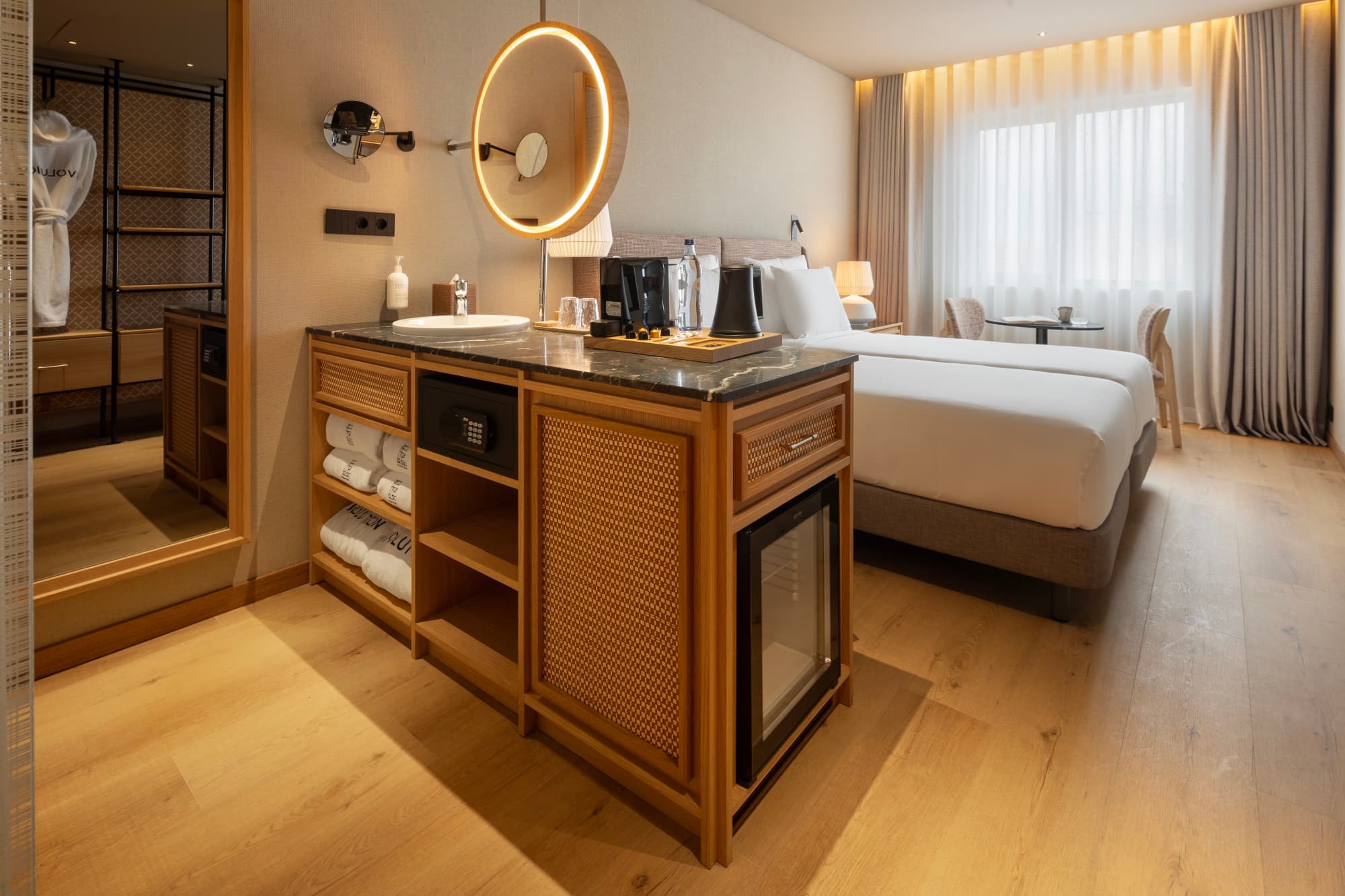 Evolution Valbom Cool Room Twin Consola Mini Bar