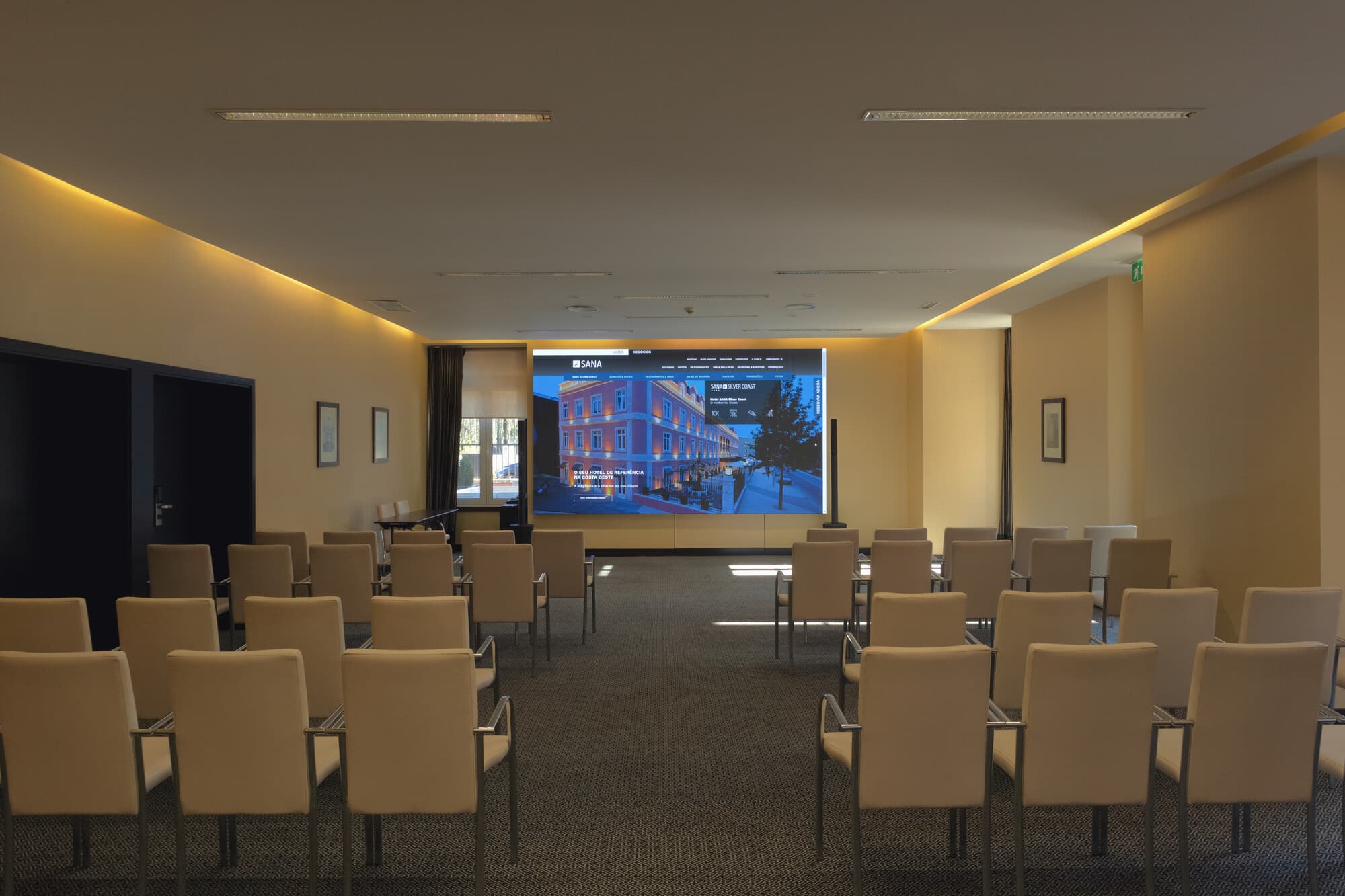 Sala de Reunião com Ledwall